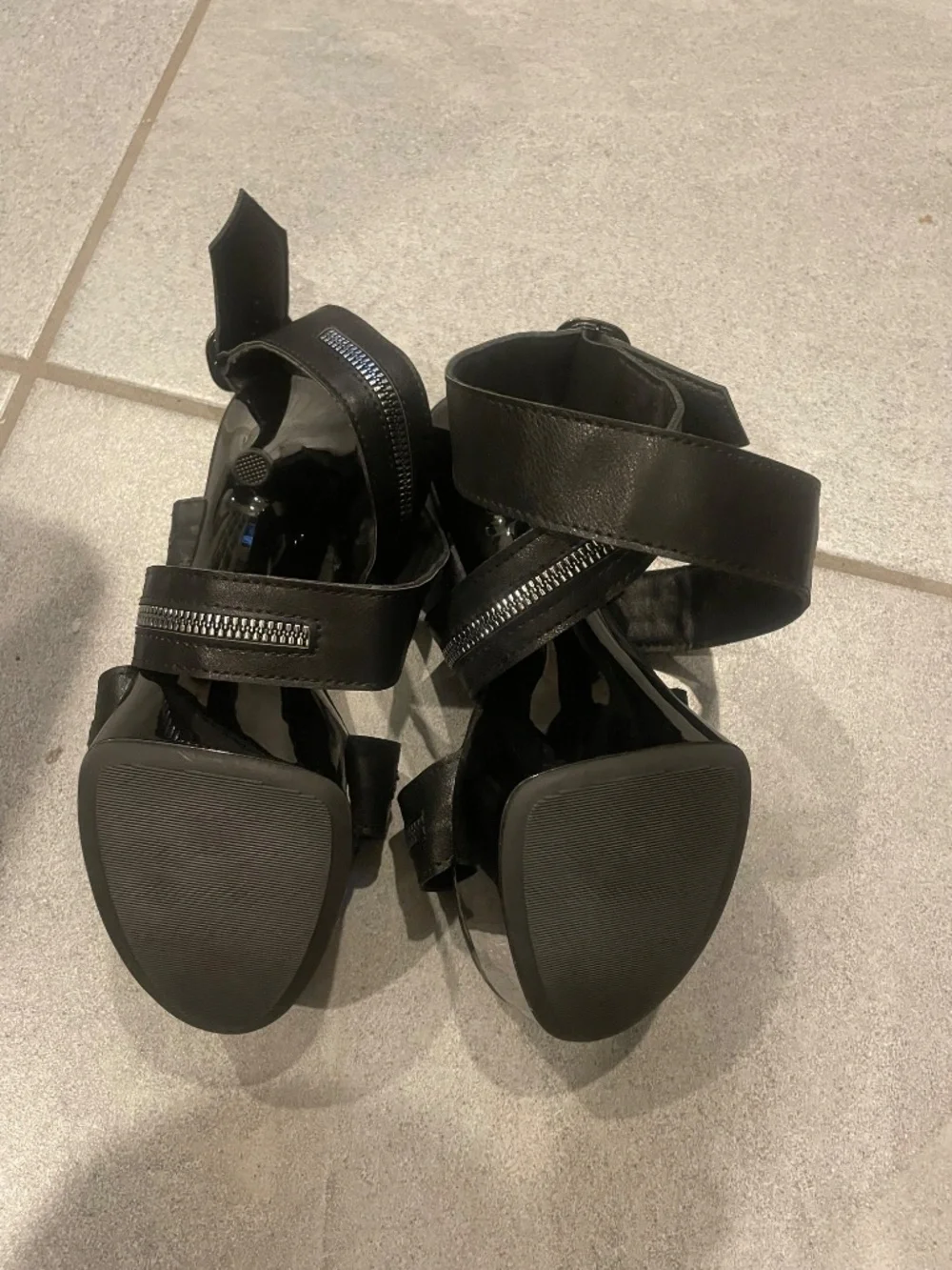 NNB NO NAME Black Zipper Design High Heel Platform